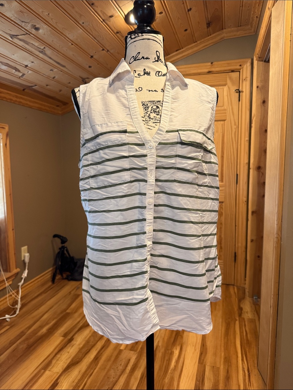 New York & Company White Sleeveless Button-Front Top with Green Stripes